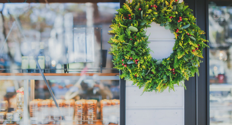 Retail Store Decorating Tips to Boost Holiday Sales