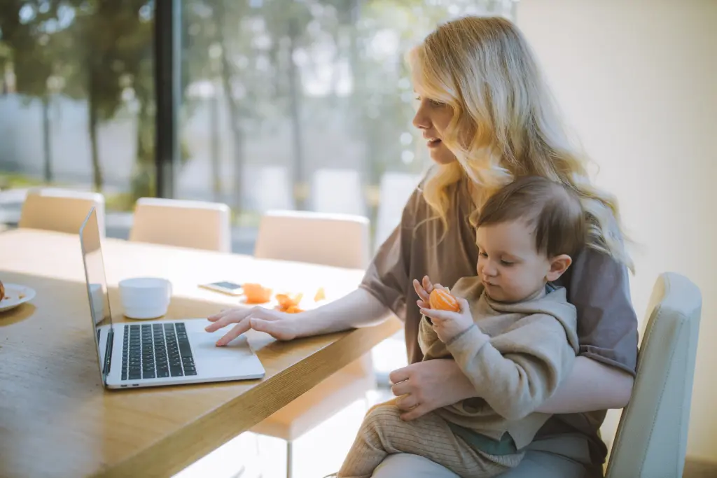 work at home mom with baby: working parent