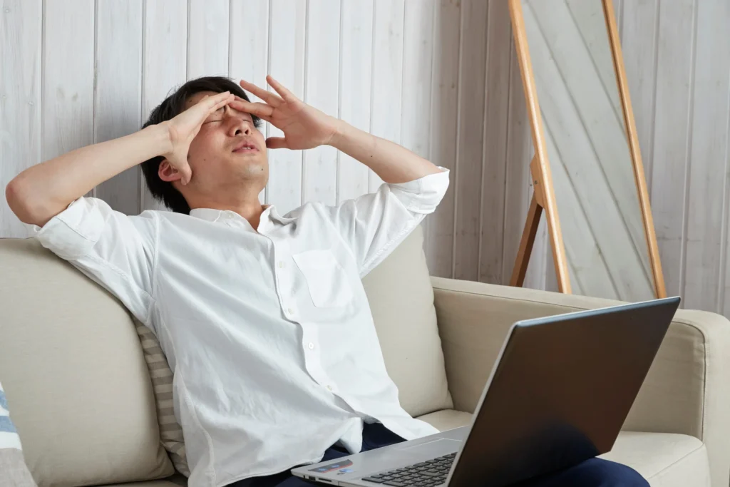 man taking a microbreak to improve productivity